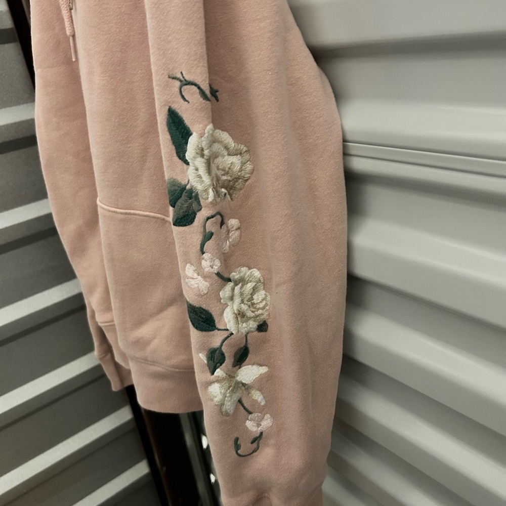 Hollister Light Pink Sweatshirt - Picture 6 of 9